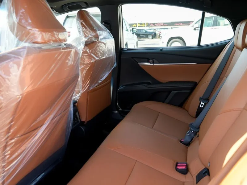 2025 Toyota Camry Hybrid 2.5 L 4 Cylinder Engine Sedan Silver Tan GCC