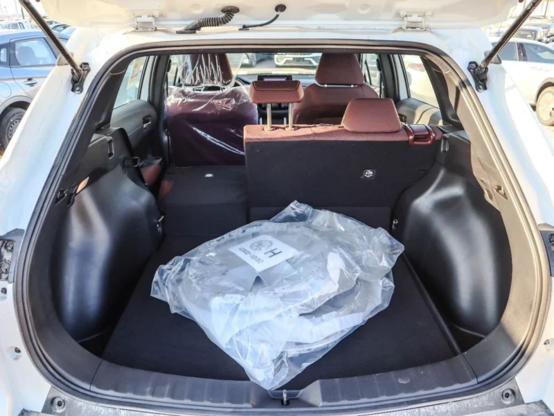 Toyota Corolla Cross 1.8L XL 2025 Toyota Corolla Cross 1.8L White Red