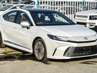 2025 Toyota Camry GREND 2.5L 4 Cylinder Engine GCC White Tan