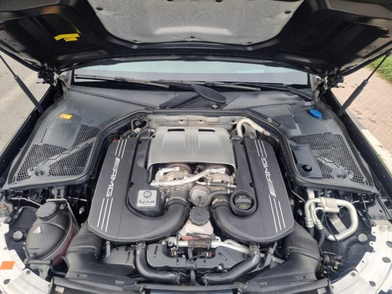 MERCEDES-BENZ C63S 4.0-liter twin-turbocharged V8 Engine BLACK 2016