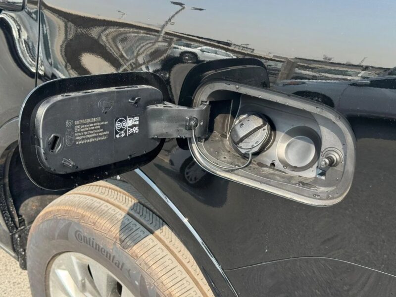 Tank 500 3.0L Petrol V6 4WD 2026 GCC Specs Black Tan