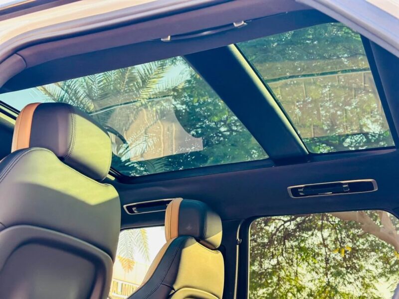 Land Rover Range Rover Sport Dynamic SE P400 3.0L 2023 V6 White Tan