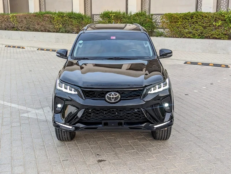2020 Toyota Fortuner EXR 4X4 V4 2.7L GCC EXCELLENT CONDITION Black Brown