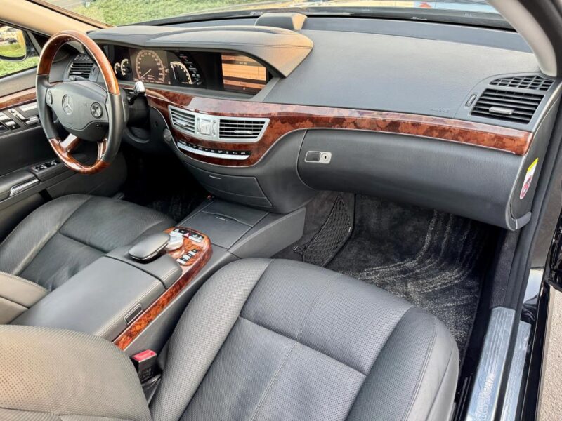 2009 Mercedes-Benz S 550 5.5-liter V8 Engine Black Grey