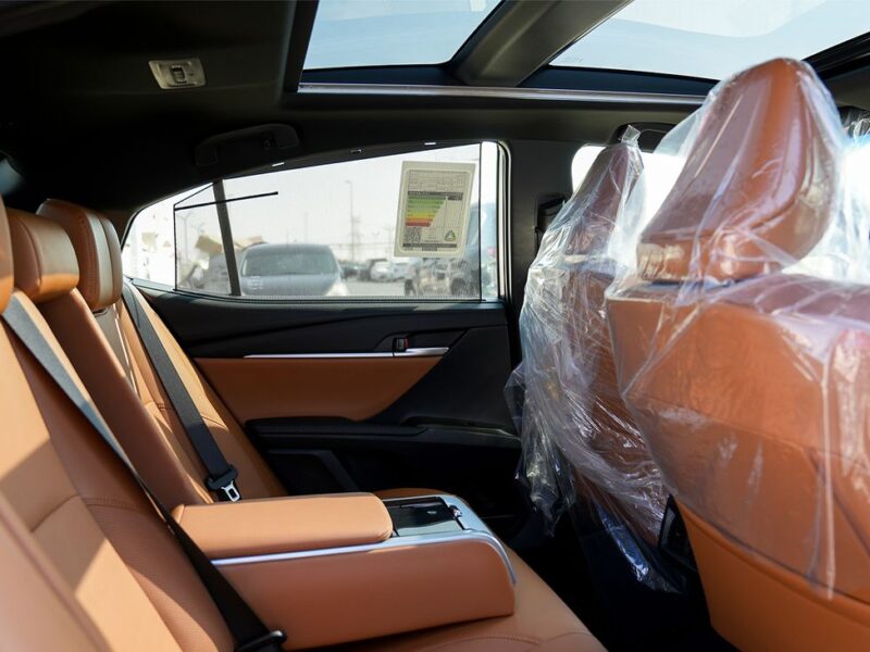 2025 Toyota Camry Hybrid 2.5 L 4 Cylinder Engine Sedan Grey Tan GCC