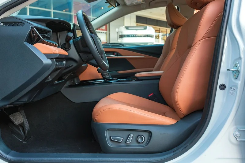 2024 Toyota Camry GLX Hybrid Sedan White Tan