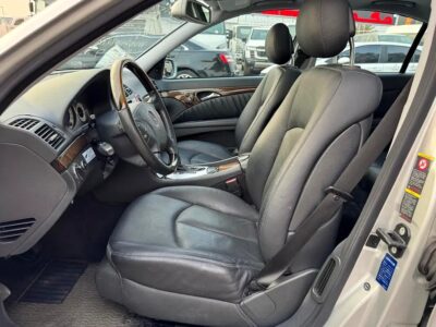 2005 Mercedes-Benz E-Class E 500 8 Cylinder Engine CLEAN CAR Silver Black