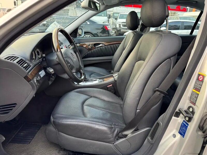 2005 Mercedes-Benz E-Class E 500 8 Cylinder Engine CLEAN CAR Silver Black