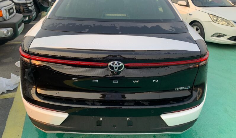 2023 Toyota Crown 2.5 L Inline‑4 Hybrid e‑CVT AWD White