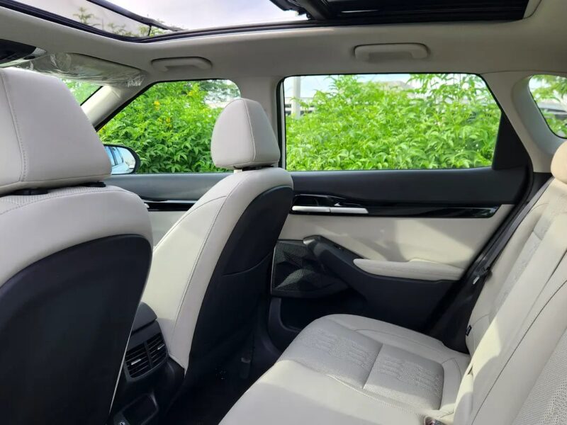 2025 Kia Seltos Other Kia Seltos 4 Cylinder Engine Full option GCC White Black