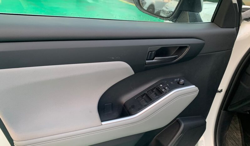 2024 Toyota Highlander 2.5L Inline‑4 Hybrid + CVT AWD White Beige