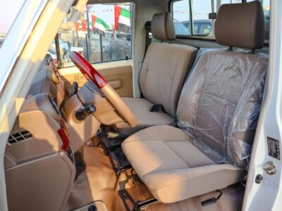 2018 Toyota Land Cruiser Pick Up Std 4.0L Single Cab GCC Specs White Beige