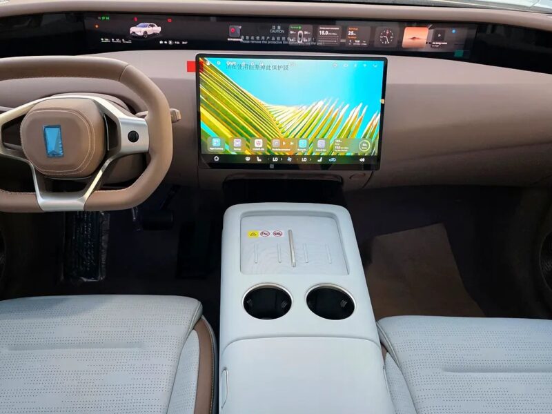 2025 Avatr 07 Other 4-Cylinder Engine Hybrid White