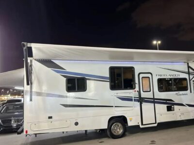 2024 Ford E 450 7.3 litre 8 Cylinders Engine Automatic White Black