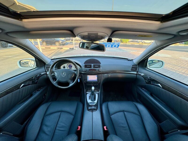 2004 Mercedes-Benz E 500 5.0 liters V8 Engine White Black