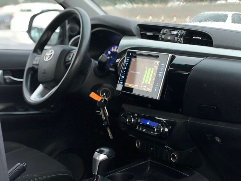 2020 Toyota Hilux 4X4 Fully Automatic GCC Specs White Black