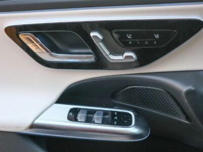 2025 Mercedes-Benz E200 2.0L Inline-4 Turbocharged Gasoline Black Beige