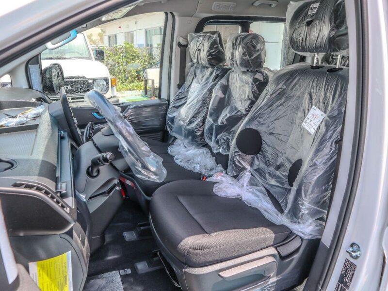 Hyundai Staria Hyundai Staria 3.5L 2025 AT White Black