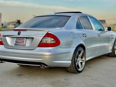 2007 Mercedes-Benz E 550 5.5-liter 8 cylinders Engine Silver Black