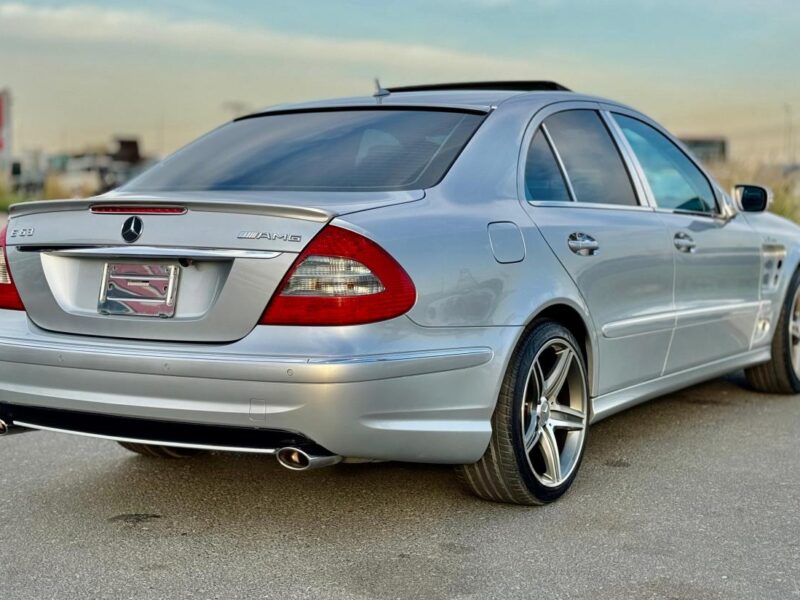 2007 Mercedes-Benz E 550 5.5-liter 8 cylinders Engine Silver Black