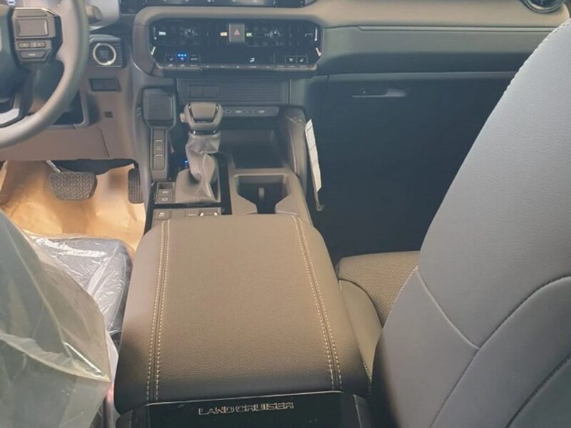 2024 Toyota Prado 2.7 litre 4 Cylinder Engine PETROL BLACK