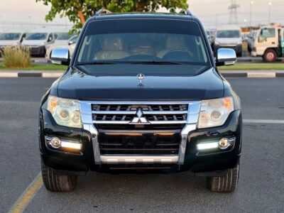 2013 Mitsubishi Pajero GLX 6 Cylinder Engine SUV Black Beige