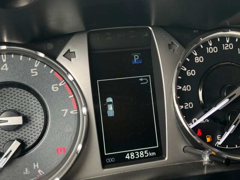 2025 Toyota Hilux 4X4 Petrol Fully Automatic GCC Specs White Red