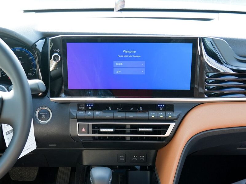 2025 Toyota Camry Hybrid 2.5 L 4 Cylinder Engine Sedan Grey Tan GCC