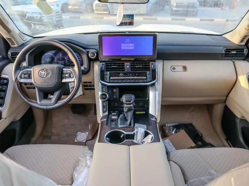 2025 Toyota Land Cruiser VXR 3.5L Twin-Turbo V6 GCC Specs White Beige