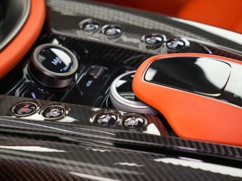 Aston Martin DBX 707 4.0L Twin-Turbo V8 2023 Ultra-High-Performance