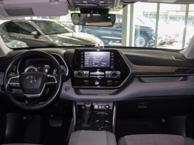 2022 Toyota Highlander GLE 2.5L Hybrid AWD A/T Grey White