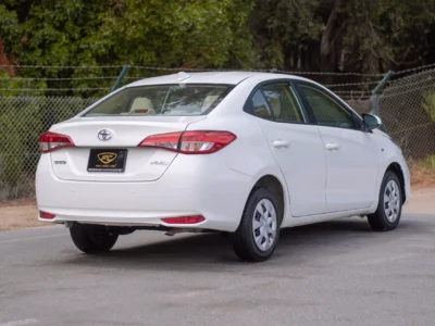 2022 Toyota Yaris E 4 Cylinders Engine White Beige GCC Specs FWD