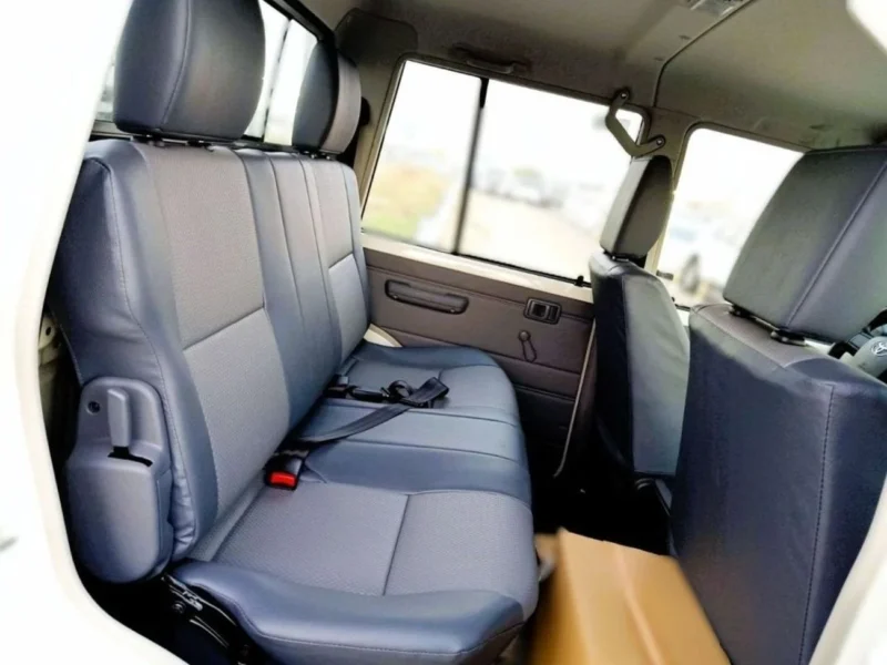 2025 Toyota Land Cruiser Pick Up Double Cabin Diesel 4.2L 6V MT White Grey
