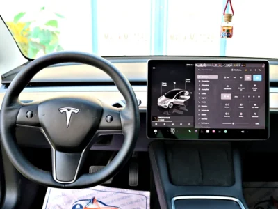 2022 Tesla Model 3 Other 70 - 80 kWh 350 - 450 KM White Black GCC