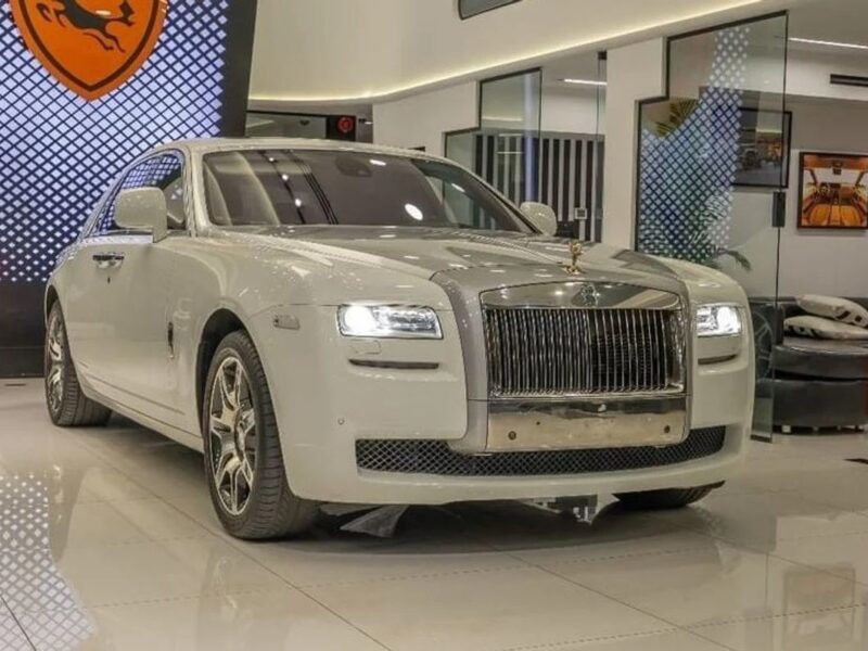 2010 Rolls-Royce Ghost GCC Specs Super Mint Condition White Red