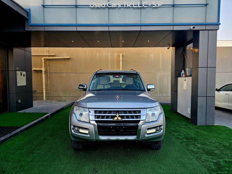 2022 Mitsubishi Pajero GLX 3.0L V6 Engine 4WD Grey Beige GCC Specs