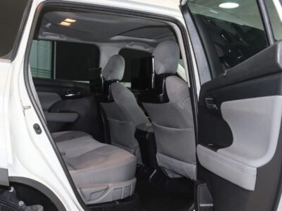 2022 Toyota Highlander GLE 2.5L Hybrid AWD A/T Grey White