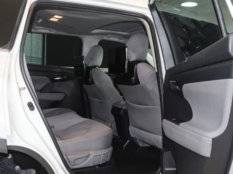 2022 Toyota Highlander GLE 2.5L Hybrid AWD A/T Grey White