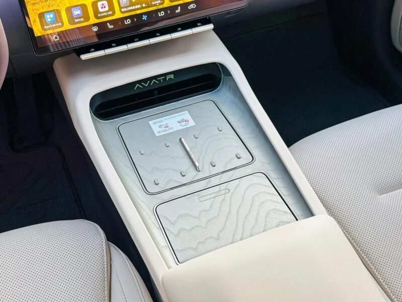 Avatr 12 2024 AVATR 12 Performance AWD 94.5 kWh Electric Black