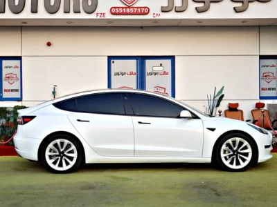 2022 Tesla Model 3 Other 70 - 80 kWh 350 - 450 KM White Black GCC