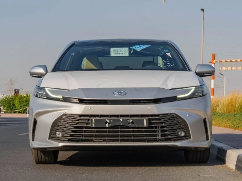 Toyota Camry 2025 Toyota Camry LE 2.5L AT Hybrid Silver Beige Sedan