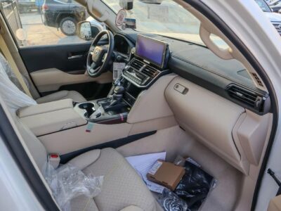 2025 Toyota Land Cruiser VXR 3.5L Twin-Turbo V6 GCC Specs White Beige