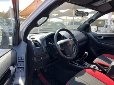 2016 Isuzu D Max 4X4 GT Manual Diesel 2.5 Turbo Manual White Black