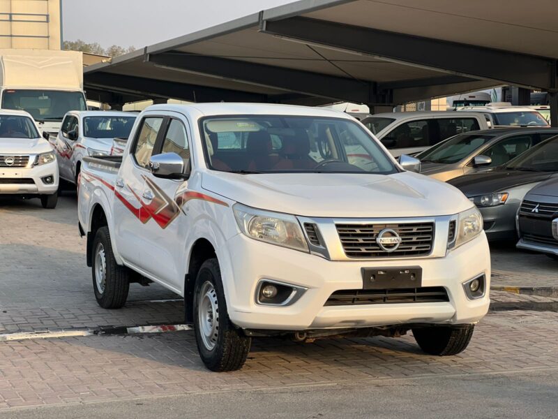 2020 White Nissan Navara 4X4 Fully Automatic GCC