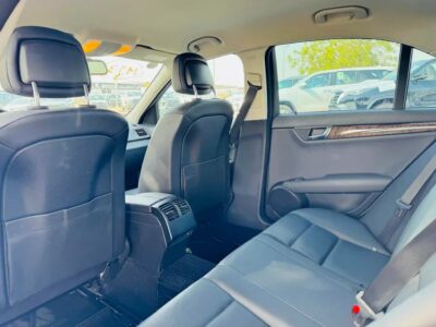 2010 Mercedes-Benz C-Class C300 6 Cylinder Engine White Black Clean Car