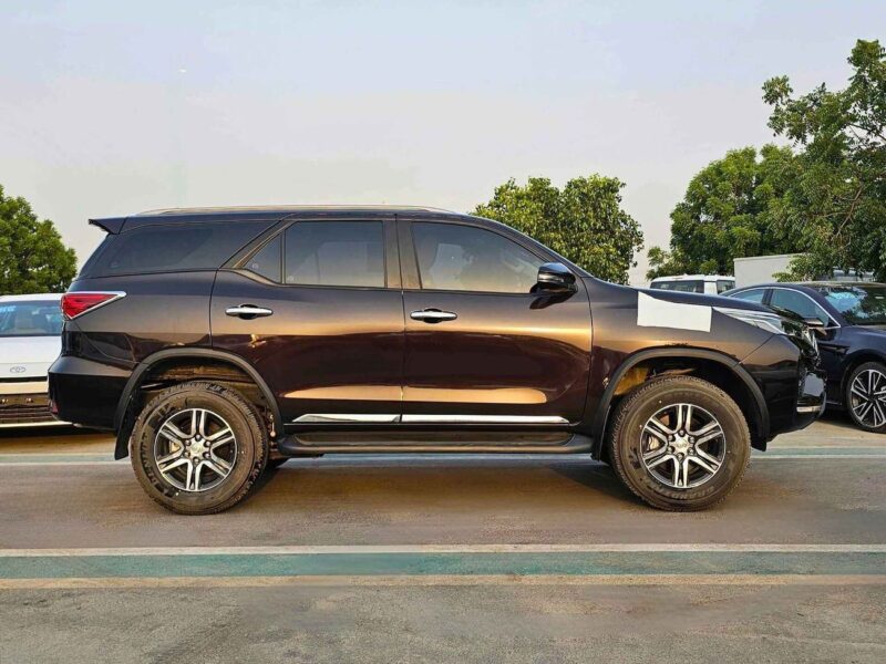 2025 Toyota Fortuner 2.7L V4 PETROL FULL OPTION GCC Specs Brown Tan