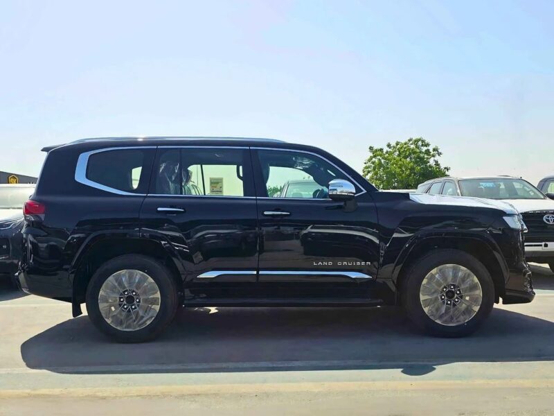 2025 Toyota Land Cruiser VXR 3.5L PETROL Aero Body Kit Black