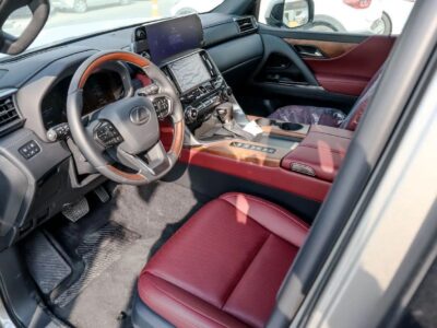 2025 Lexus LX 600 Signature 3.5 litre 6 Cylinder Engine Silver Red