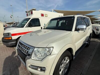 2016 Mitsubishi Pajero Std 3.5L 6 Cylinder Engine GCC Specs White Beige