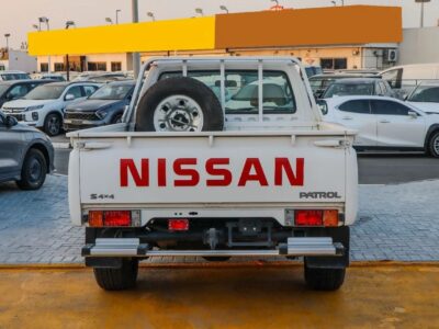 2020 Nissan Patrol Pickup Nissan Patrol 4.8L 6 Cylinder Engine White Grey